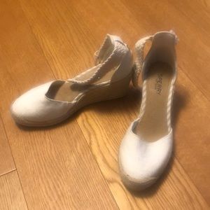 Cream & Off-white Wedges